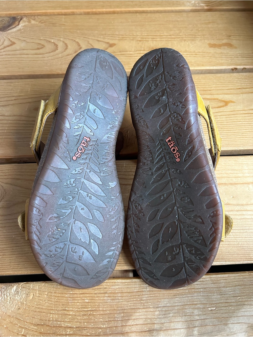 NEW Taos Footwear Yellow Slip-On Velcro Women's Sandals - Picture 7 of 9